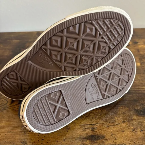 Converse leather low top shoes