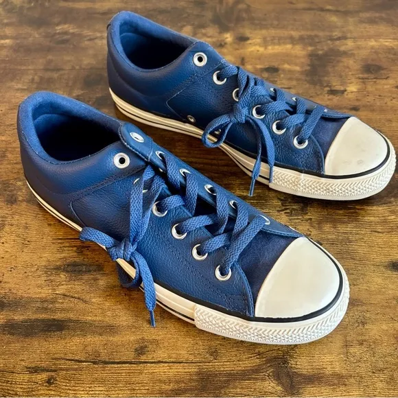 Converse leather low top shoes