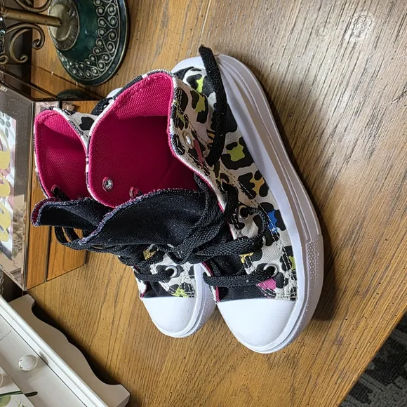 Converse Stylish Kids High-Top Sneakers - Leopard Print