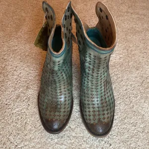 CORRAL Turquoise Round Toe Boots