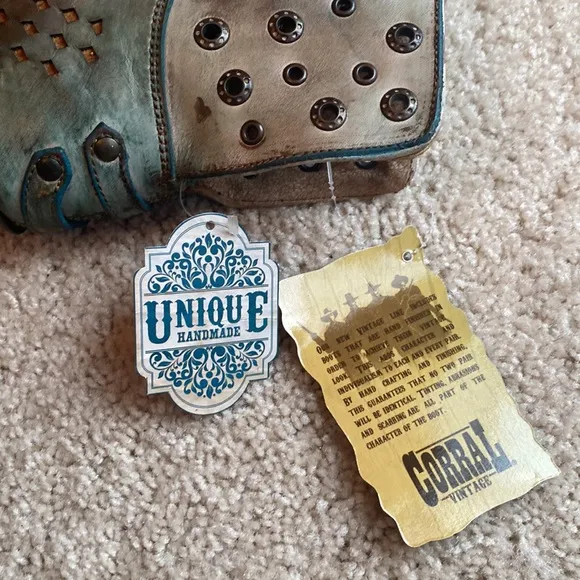 CORRAL Turquoise Round Toe Boots