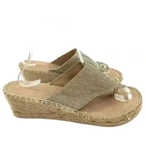 Croft &amp; Barrow sandals size 8.5 gold thong Espadrilles wedges costal granny
