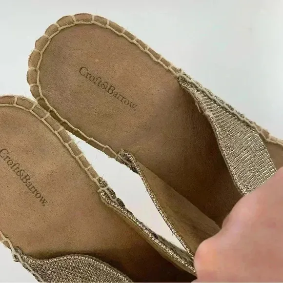 Croft &amp; Barrow sandals size 8.5 gold thong Espadrilles wedges costal granny