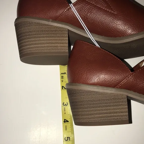 Cynthia Rowley Sz 8 Chunky Ankle Western 2”- Heeled Cinnamon Brown
