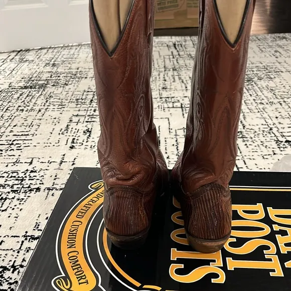 Dan Post western boots. Preowned. 7 1/2 Preowned. Brown lizard