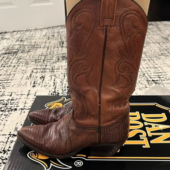 Dan Post western boots. Preowned. 7 1/2 Preowned. Brown lizard