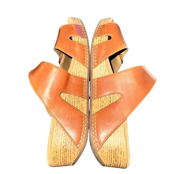 Dansko Leeann Sandals Women's Size 11.5 Tan Leather Slip On Comfort Shoes