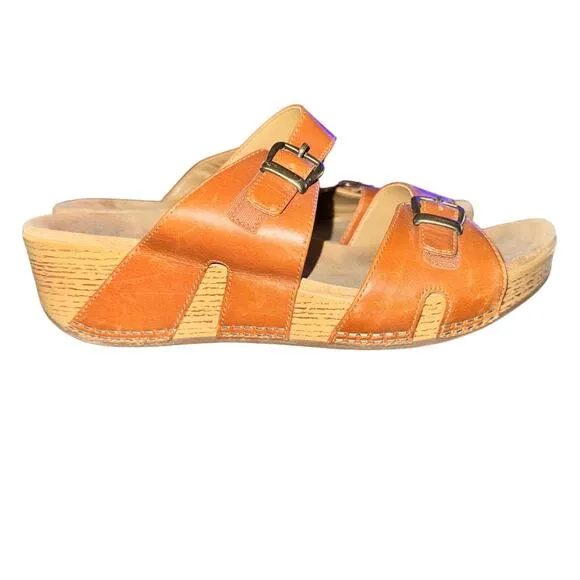 Dansko Leeann Sandals Women's Size 11.5 Tan Leather Slip On Comfort Shoes