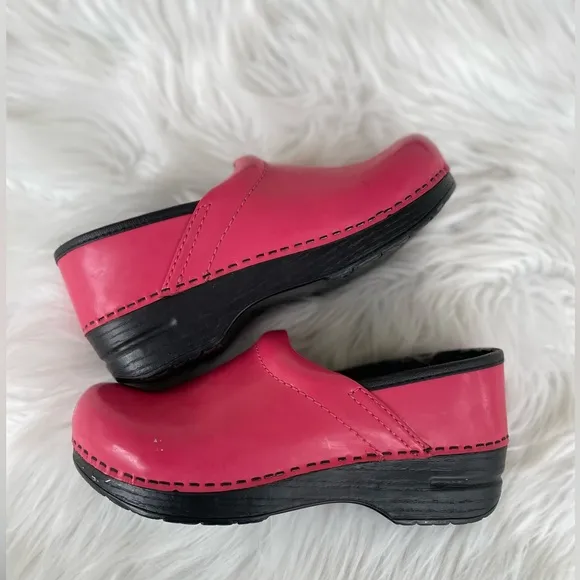 Dansko - pink clogs - size 34 (size 4 US)