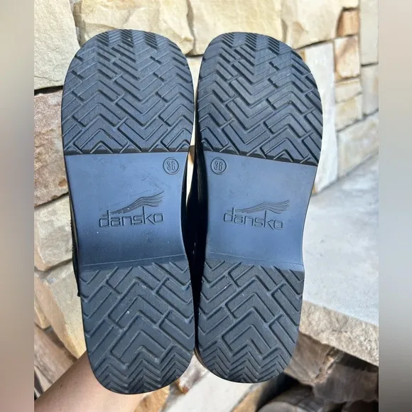 Dansko professional slip on black clog shoes for long shift hours Sz-38(7.5-8) L