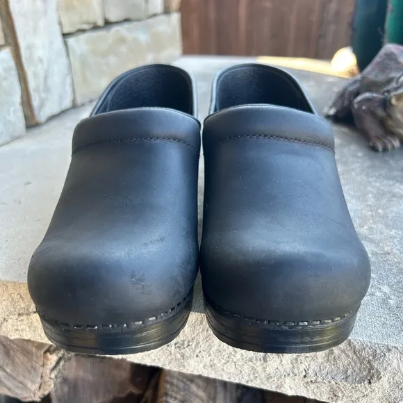 Dansko professional slip on black clog shoes for long shift hours Sz-38(7.5-8) L