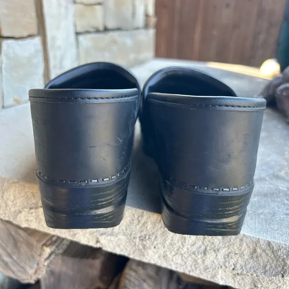 Dansko professional slip on black clog shoes for long shift hours Sz-38(7.5-8) L