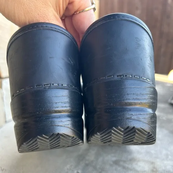 Dansko professional slip on black clog shoes for long shift hours Sz-38(7.5-8) L
