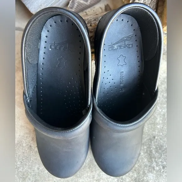 Dansko professional slip on black clog shoes for long shift hours Sz-38(7.5-8) L