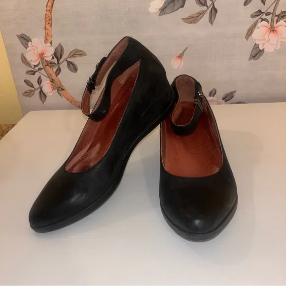 Dansko Women’s Shaylee Wedge Black Mary Jane Style 39 or 9
