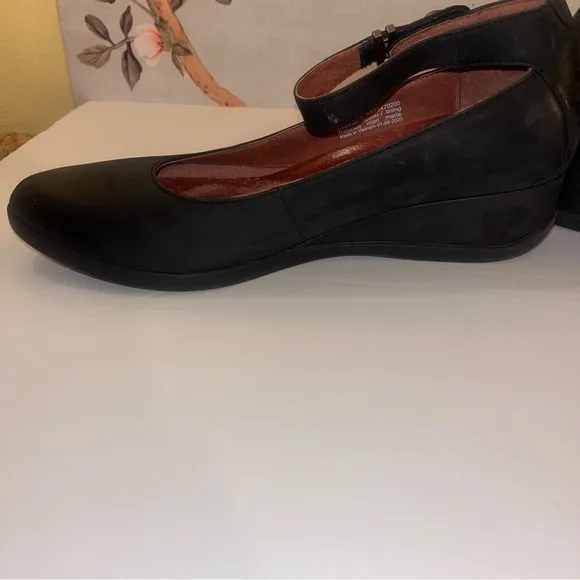 Dansko Women’s Shaylee Wedge Black Mary Jane Style 39 or 9