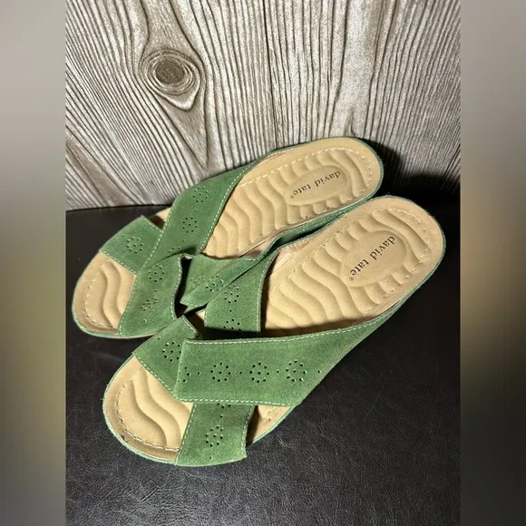 David Tate Green Suede Savannah Platform Wedge Sandals Sz 10W NWOB