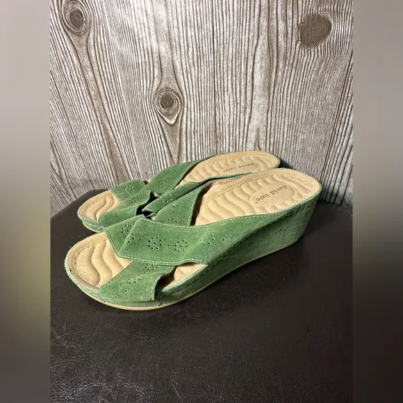 David Tate Green Suede Savannah Platform Wedge Sandals Sz 10W NWOB