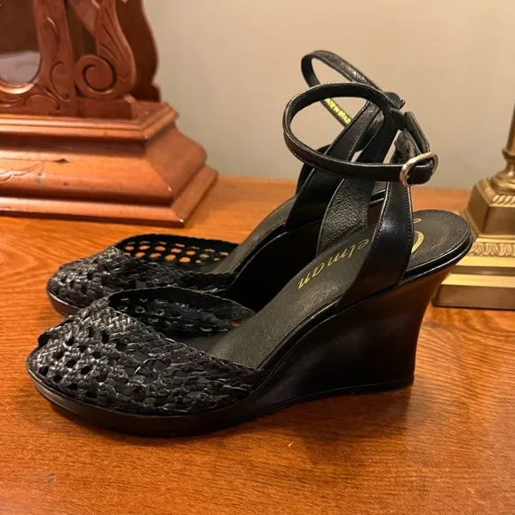 Delman Black Leather Woven Peep toe Sandals 4” heel Size 9.5 MSRP $295