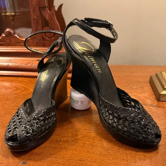 Delman Black Leather Woven Peep toe Sandals 4” heel Size 9.5 MSRP $295