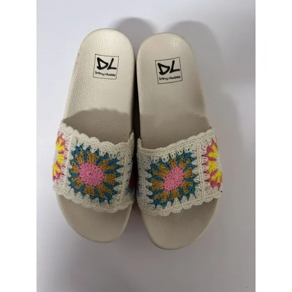 Dirty Laundry Colorful Crochet Platform  Womens Beige Casual Sandals Sz 7 NWOT