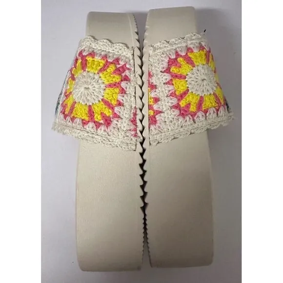 Dirty Laundry Colorful Crochet Platform  Womens Beige Casual Sandals Sz 7 NWOT