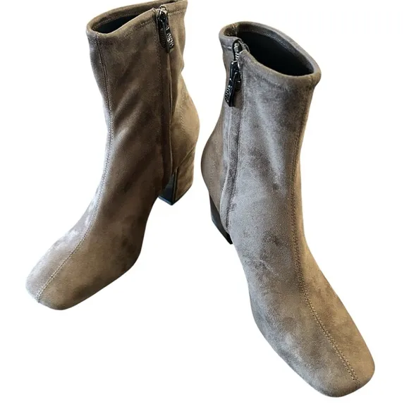 DKNY Women's Cavale Suede Bootie NEW Size 10