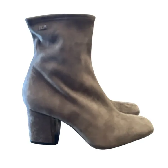 DKNY Women's Cavale Suede Bootie NEW Size 10