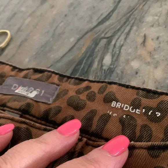 DL1961 High Rise Jeans Cropped Jaguar Animal Print Jeans 25
