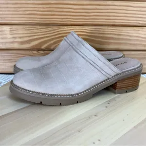 Donald Pliner Women's 8 US Sahara Crocco Wedge Mules Sand Slip-on