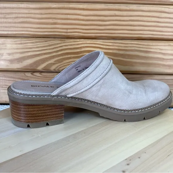 Donald Pliner Women's 8 US Sahara Crocco Wedge Mules Sand Slip-on