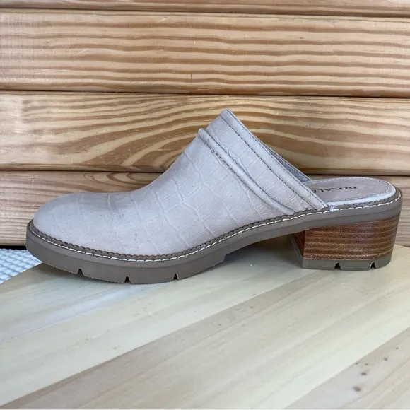 Donald Pliner Women's 8 US Sahara Crocco Wedge Mules Sand Slip-on