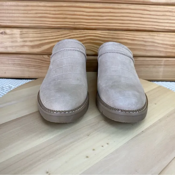 Donald Pliner Women's 8 US Sahara Crocco Wedge Mules Sand Slip-on