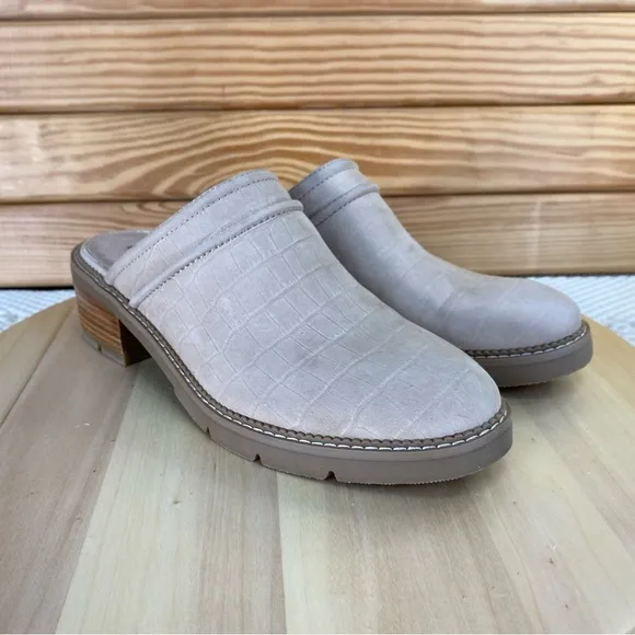Donald Pliner Women's 8 US Sahara Crocco Wedge Mules Sand Slip-on