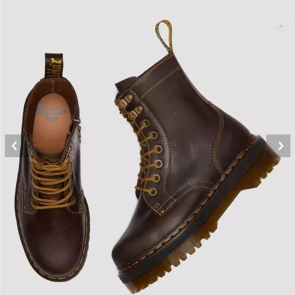 DR MARTEN BROWN BOOTS