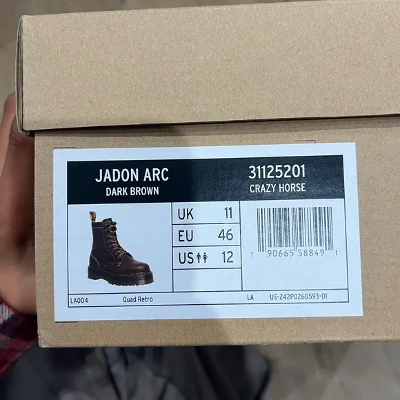 DR MARTEN BROWN BOOTS