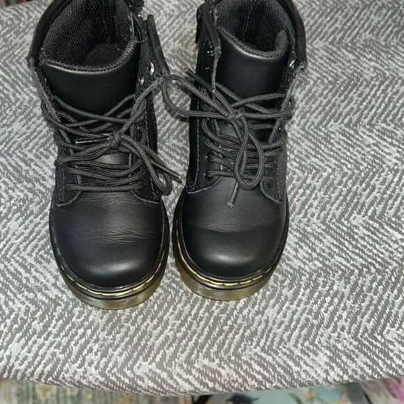 Dr martens black toddler boots sz 8
