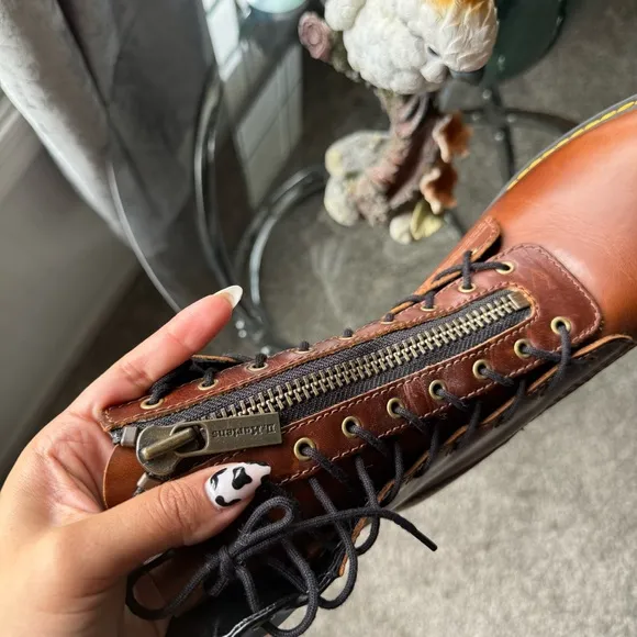 Dr. Martens kamilla boots size 9
