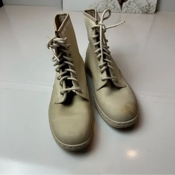 Dr. Martens Newton Boots