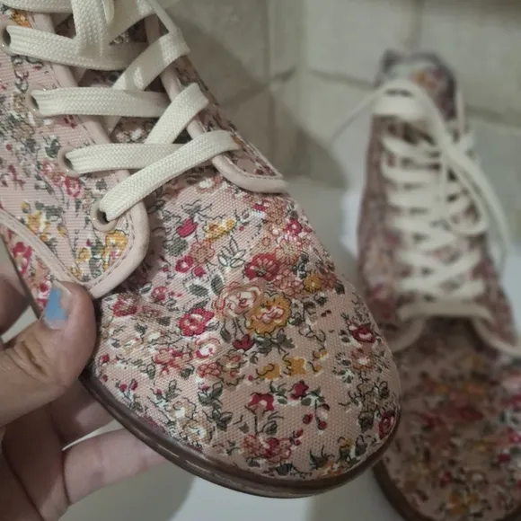 Dr. Martens Shoreditch Pink Floral Canvas Boots Size 8