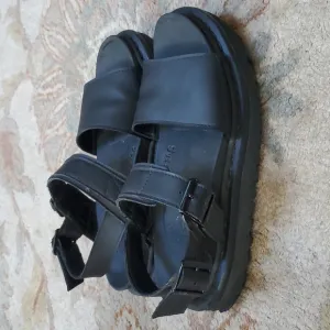 Dr. Martens Voss hydro fisherman platform sandals