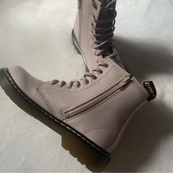 Dr. Martens Youth Girl Boots Size 3