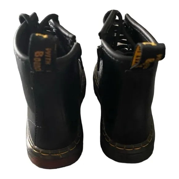 DR MARTENS-YOUTH SIZE 11