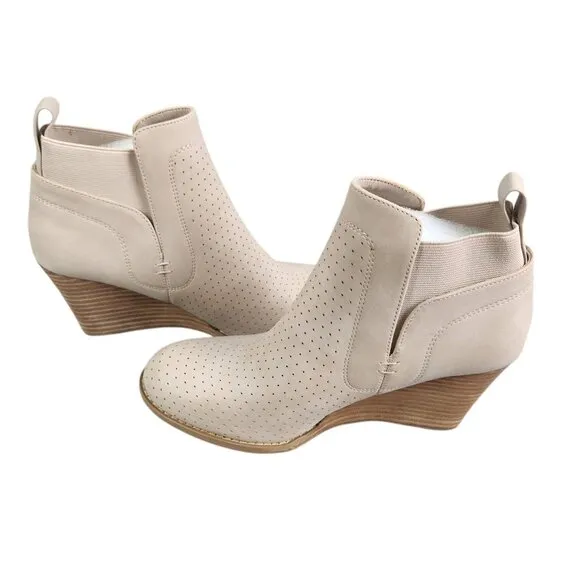 DV By Dolce Vita Gerdy Beige Bootie Size 8 Leather Wrap Wedge Heel