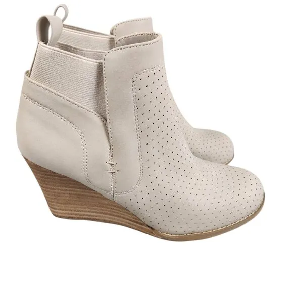 DV By Dolce Vita Gerdy Beige Bootie Size 8 Leather Wrap Wedge Heel