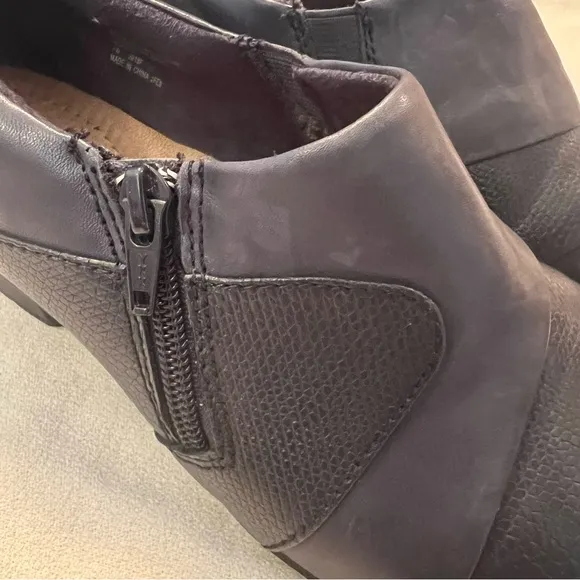 Earth Origins Monica Leather Ankle shoes
