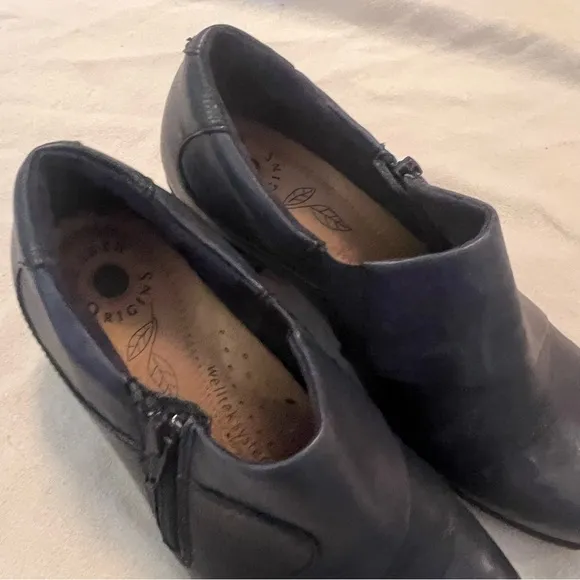 Earth Origins Monica Leather Ankle shoes