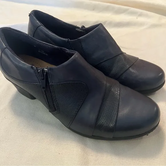 Earth Origins Monica Leather Ankle shoes