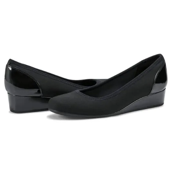 Easy Spirit Gwenyth Low Wedge Pumps in Black NEW Size 9 M