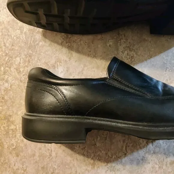 ECCO Shoes Men's US 11 Helsinki 2.0 Apron Toe Slip-On Black 500154 01001